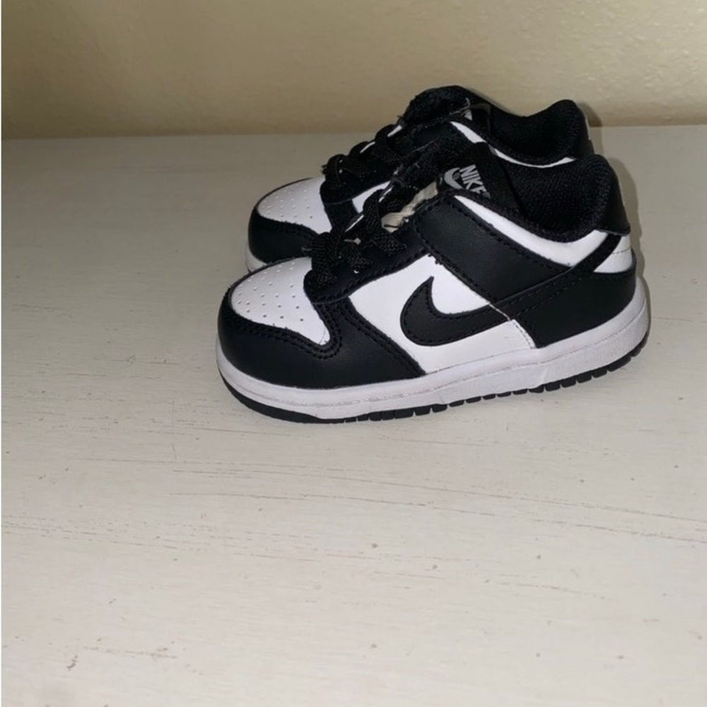 Nike dunk panda size 6c